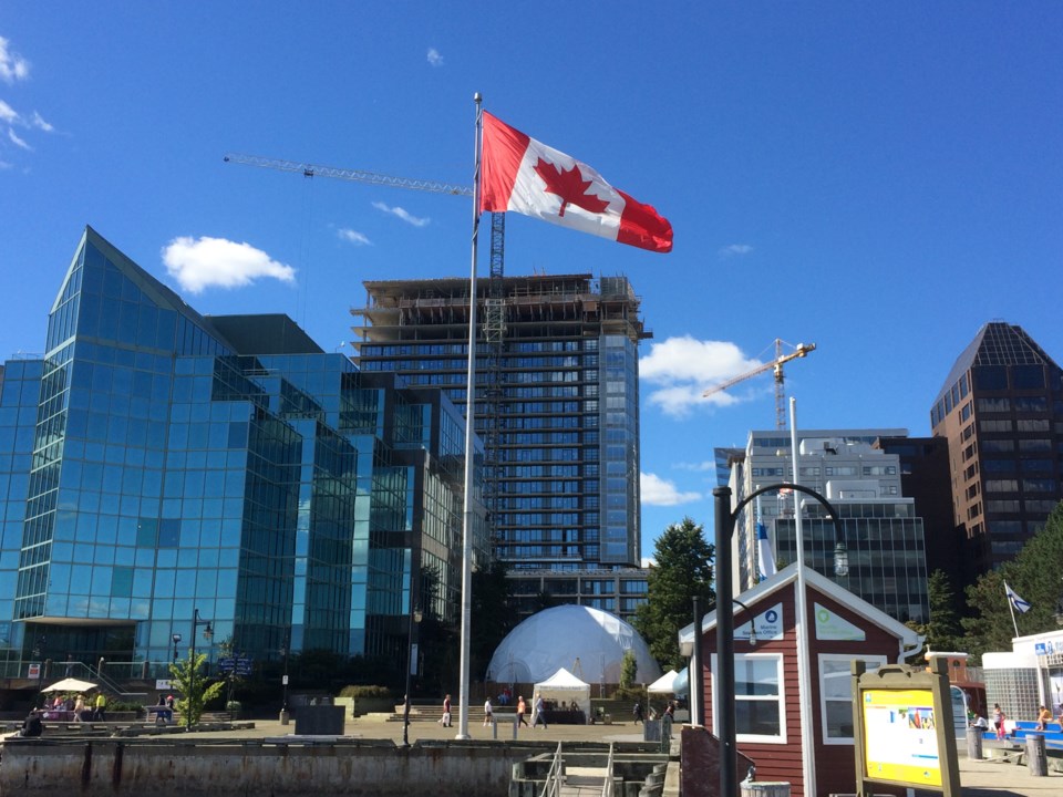101617-halifax waterfront-9-splash-4d-bluenose