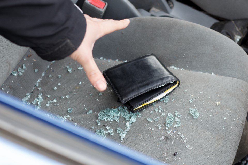 101717-car break in-vehicle theft-AdobeStock_83705159-MG