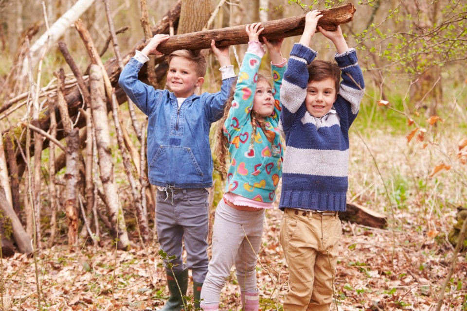 070319-risky play-kids playing in forest-AdobeStock_87994738