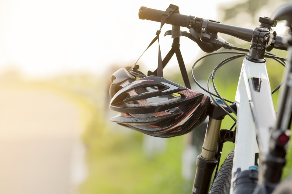 040819-bicycle-cyclist-bike-helmet-AdobeStock_160576714