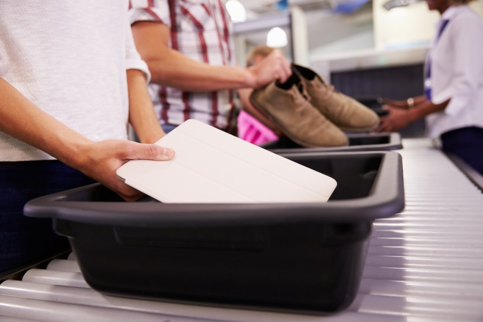 121318-flying-airport security-AdobeStock_92513669