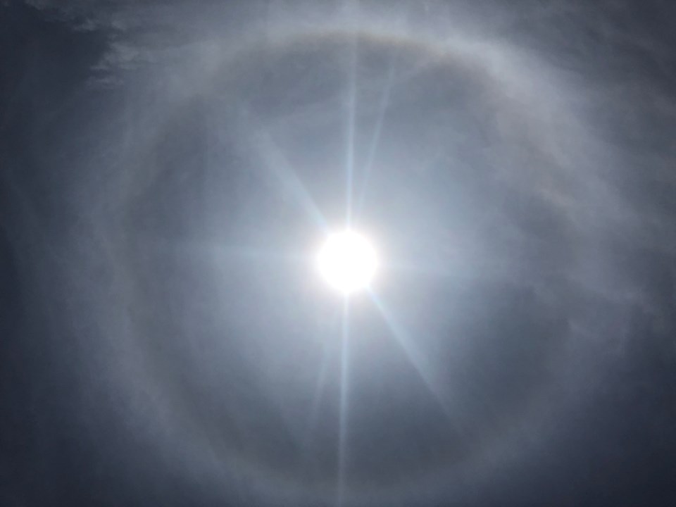 081318-sun-sun dog- parhelion-parhelia-IMG_7261