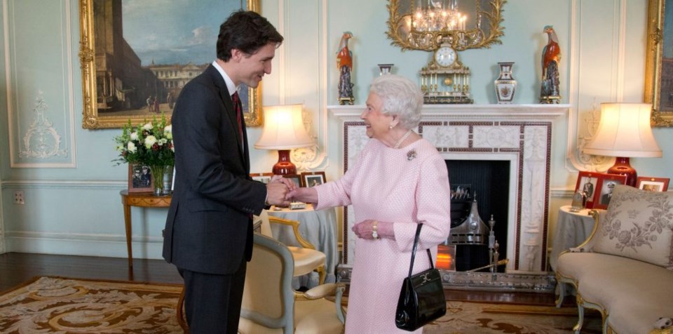 prime-minister-of-canada-justin-trudeau-shakes-hands-with-queen-elizabeth-ii_0-1024x508