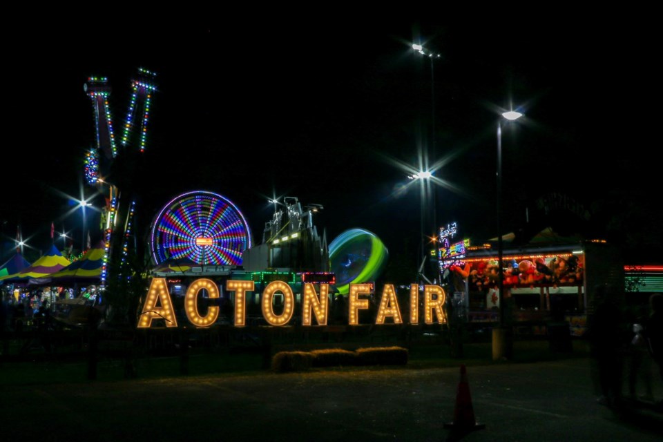 20230918actonfallfairatnight