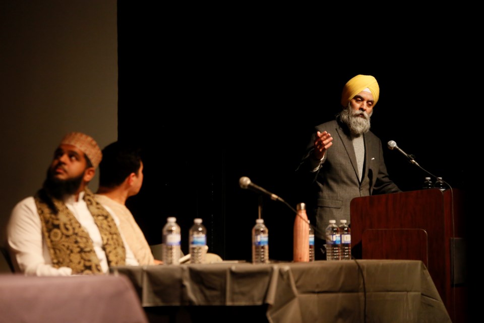 Harmandeep Singh demonstrates the tenets of his faith through a slideshow.