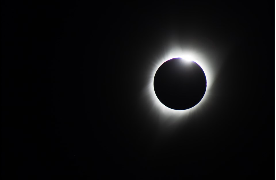 I fotografi di Halton Hills offrono consigli su come catturare un'eclissi solare