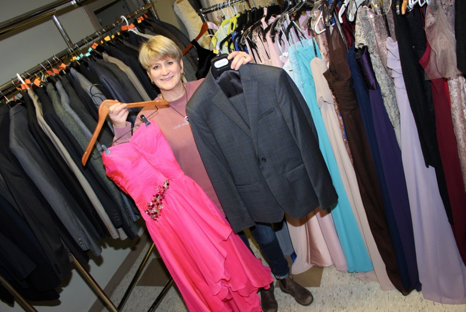 Free prom dresses 2019 near me deals