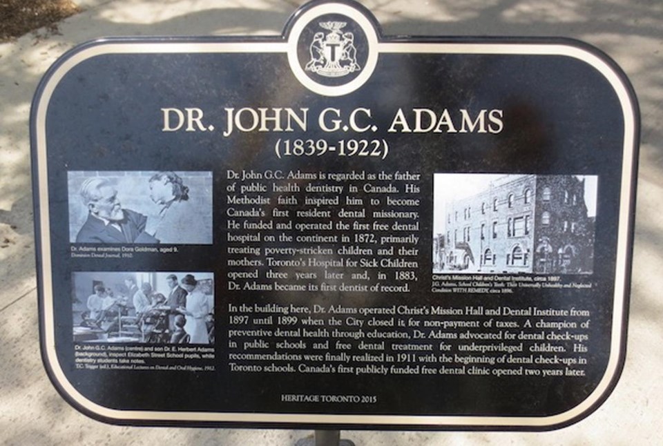 dr-john-gennings-curtis-adams-plaque-on-elm-street-in-toronto-unveiled-2015