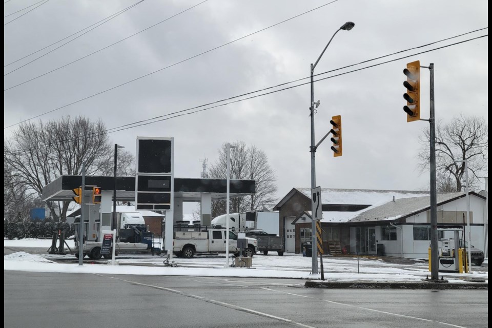 The long-time Pioneer gas station at the Yonge Street and Innisfil Beach Road intersection has closed.