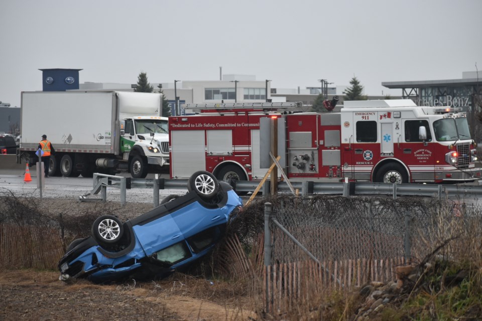 A serious crash closed Highway 400 in both directions, from Innisfil Beach Road to Mapleview Drive, April 19.