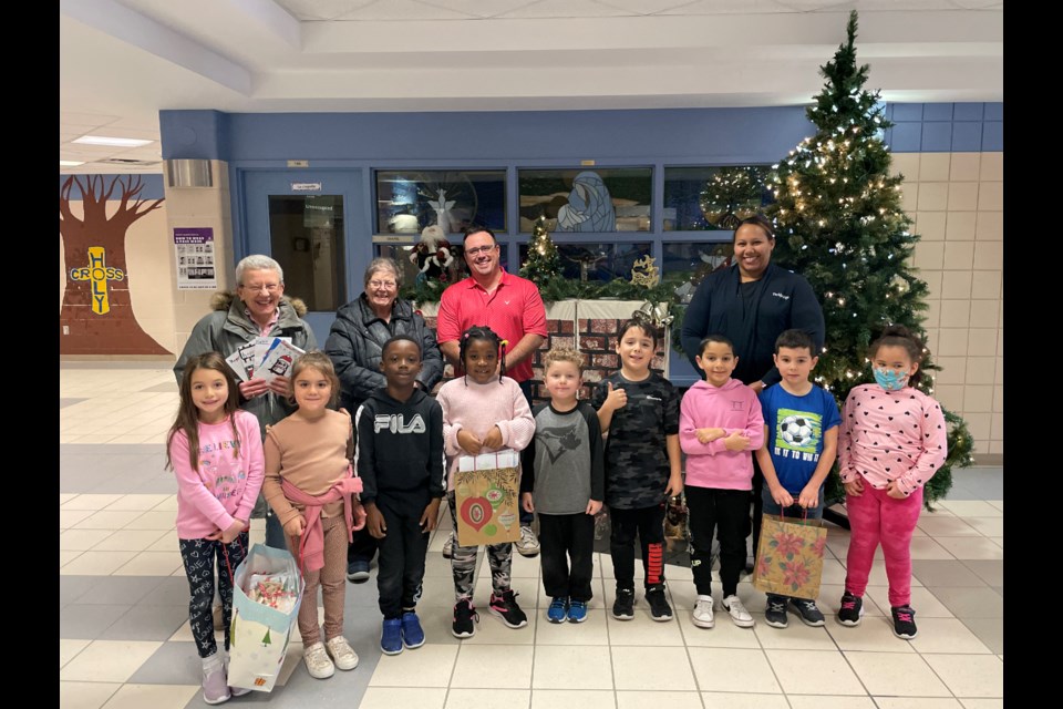 Linda Lewer and Linda Moyles of Senior Wish were joined by Stephanie Nunes of Parkbridge and Sandycove manager Stephen Parsons to pickup the cards and letters from Holy Cross Catholic School. They also had time to meet Ms. Murphy’s class during the stop.