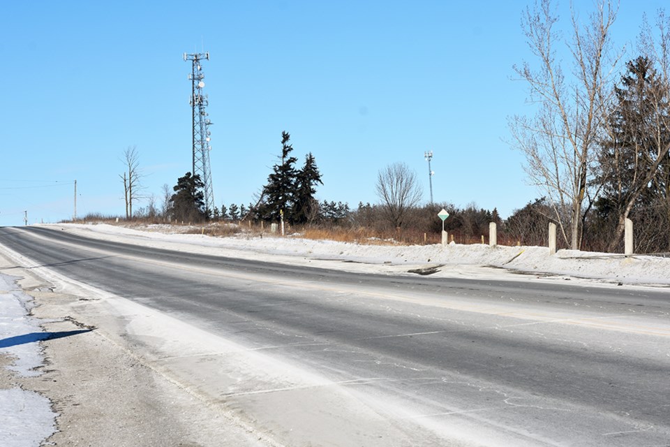 County Road 4 (Yonge Street) north of Bradford, approaching Line 9 BWG.