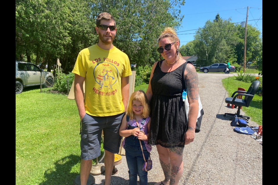 Jake, Farrah and Monique out and about shopping the sales in Lefroy.