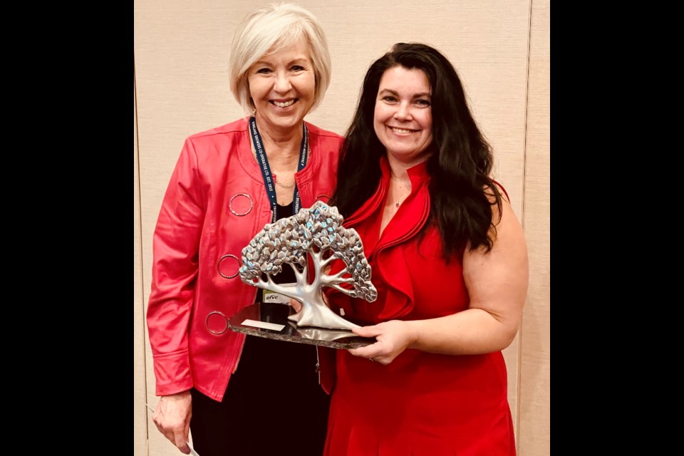 Left to right: Catherine Clark, Executive Director of Farmers’ Markets Ontario (FMO) and Jaime Grant, Market Manager of the Innisfil Farmers’ Market (IFM), with the trophy awarded to the IFM when named Market of the Year 2022 at the Ontario Fruit and Vegetable Convention on Wed. Feb. 22, 2023.