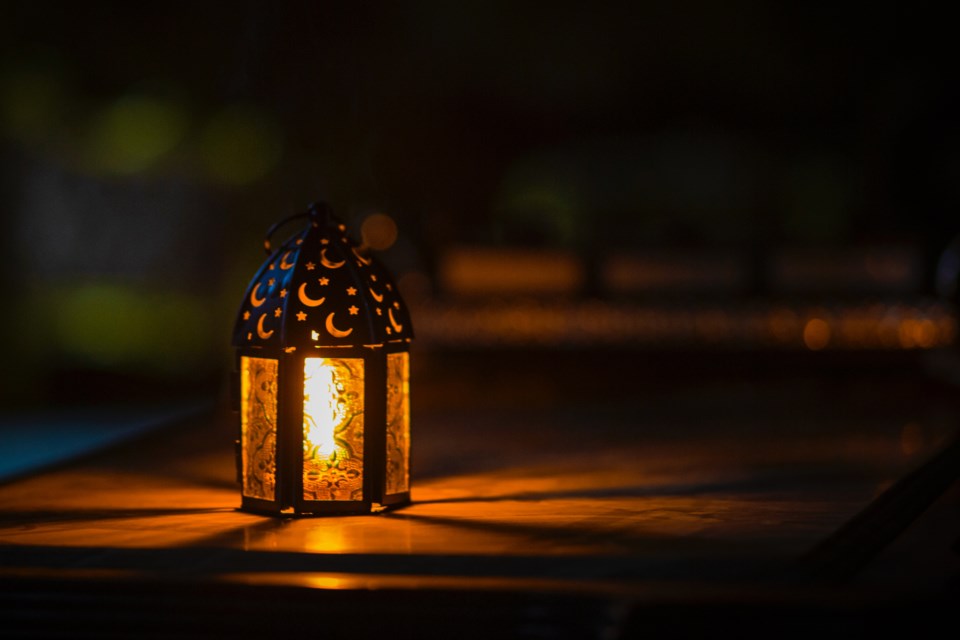2023-03-17-ramadan-pexels-ahmed-aqtai