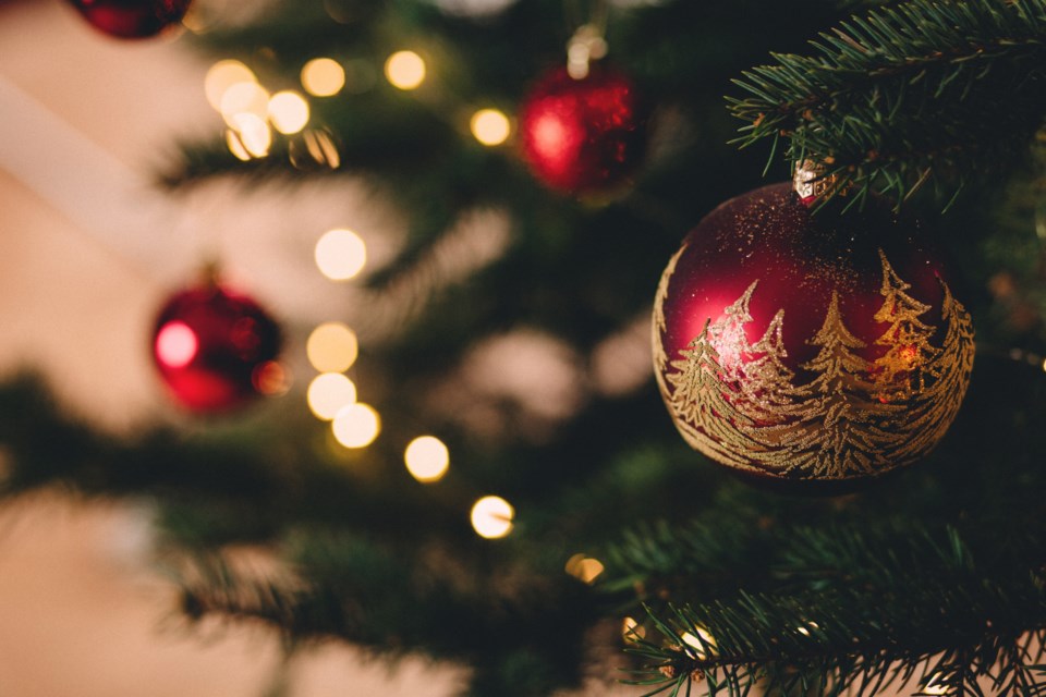 christmas-tree-with-baubles