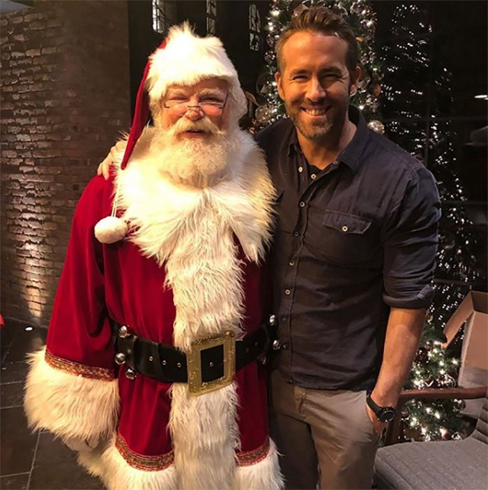 ryan-reynolds-with-santa