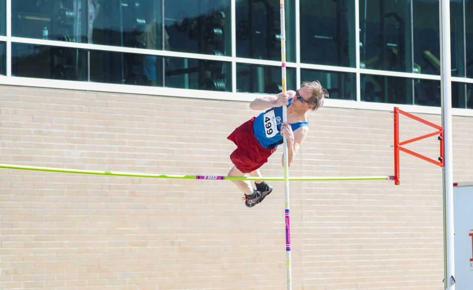 1 Tom Ukonmaanaho with a new pole vault record for his age (76)_0825