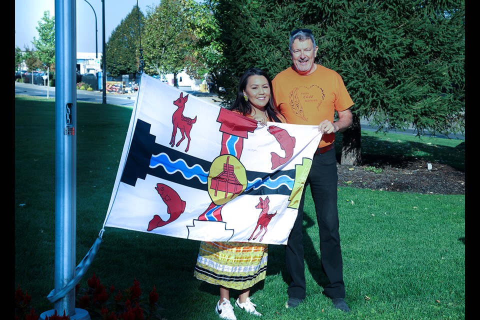 The flag was raised by Tk’emlúps Acting Kúkpi7 (Chief) Nikki Fraser and Kamloops Mayor Ken Christian on the flagpole north of the city hall parking lot. In the coming weeks, a second flagpole will be installed to fly the City of Kamloops flag.