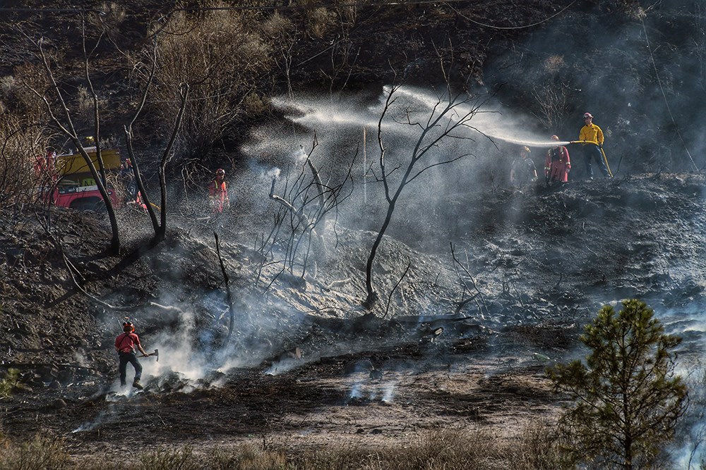 Una fogata provoca un gran incendio de hierba en Kamloops