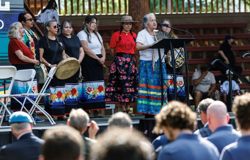 1-elder-evelyn-camille-opening-prayer-welcome-song-8719-large