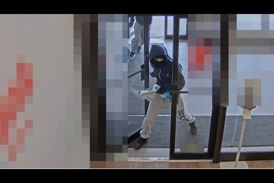 Gas Prices Waterloo >> Police looking for suspects in Saturday bank robbery ... Gas Prices Waterloo >> Police looking for suspects in Saturday bank robbery ...