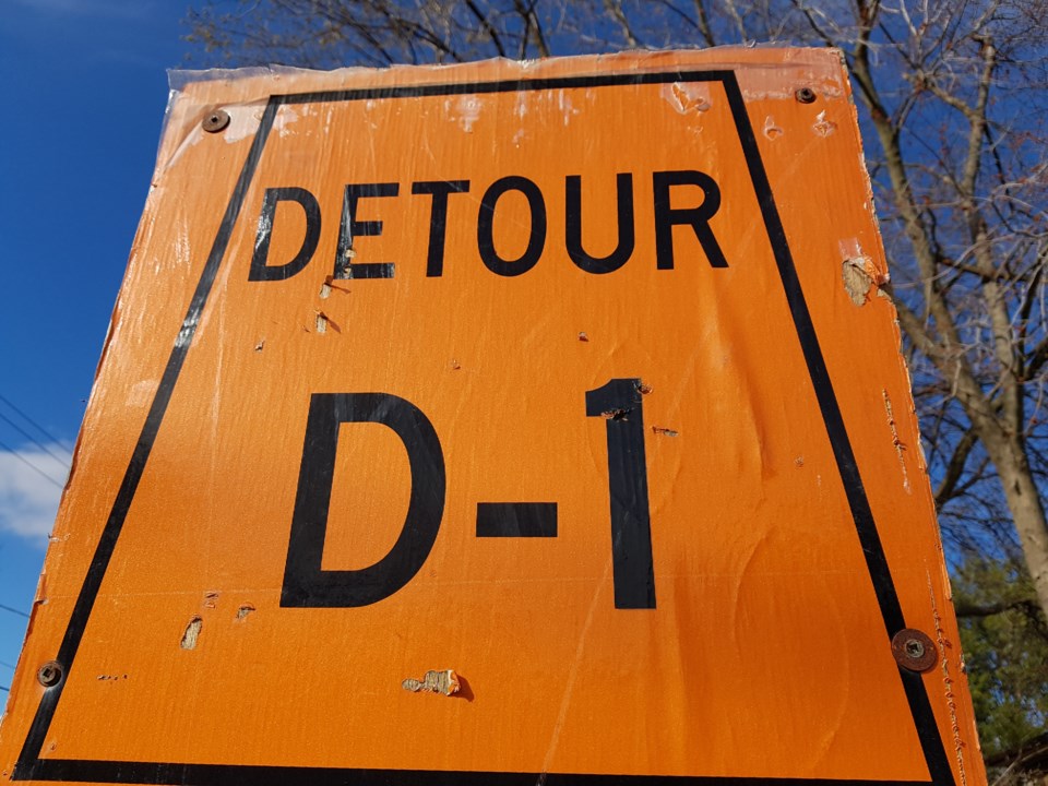 Detour sign KT
