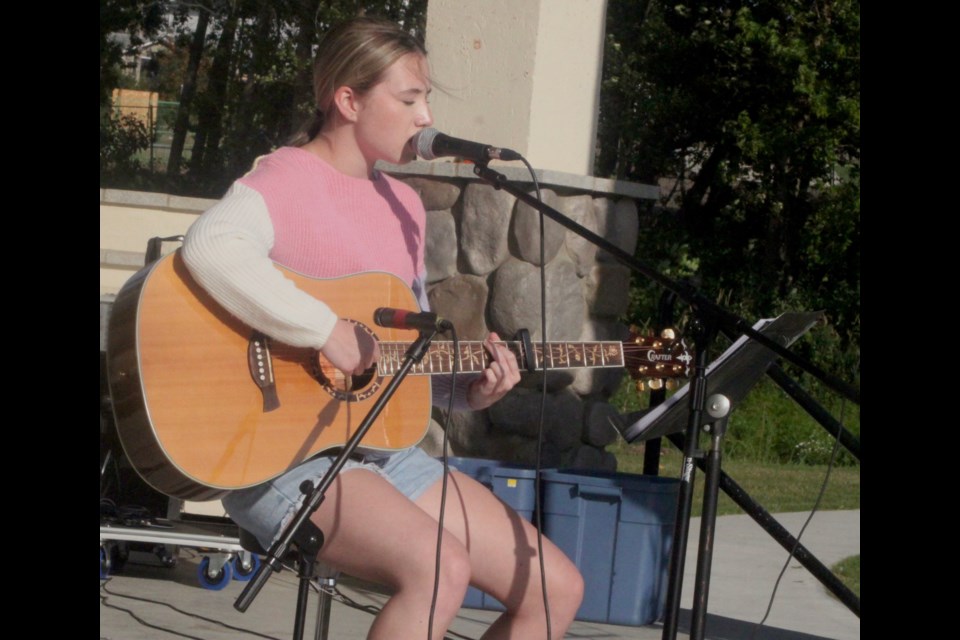 Amri McKay sings during the Music and Connection event held on Aug. 21. Chris McGarry photo. 