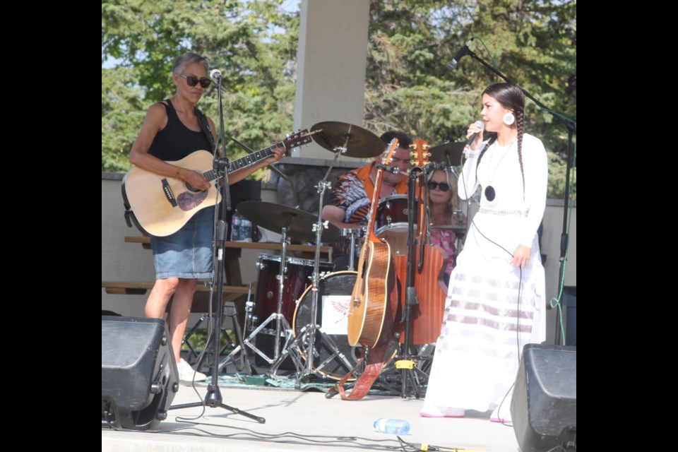 Breanna Ross sings ‘Girl Crush’ while Priscilla Morin plays guitar. Chris McGarry photo. 