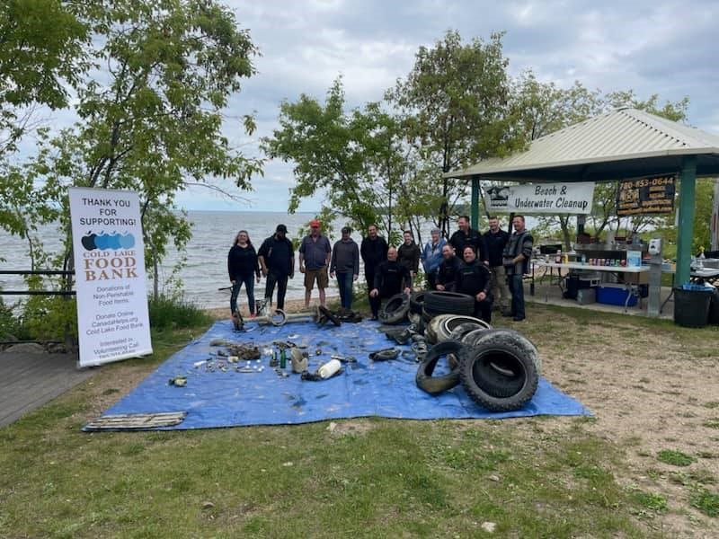 The divers and volunteers stand in front of the large amount of garbage they found.

Photo courtesy of Stuart Dunnill