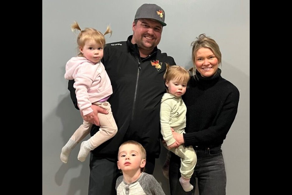 Devan Praught was recently named as the new head coach of the Bonnyville Pontiacs. Here he is with his wife, Lindsay, and children Charlie, Cali and Leni. Submitted photo. 