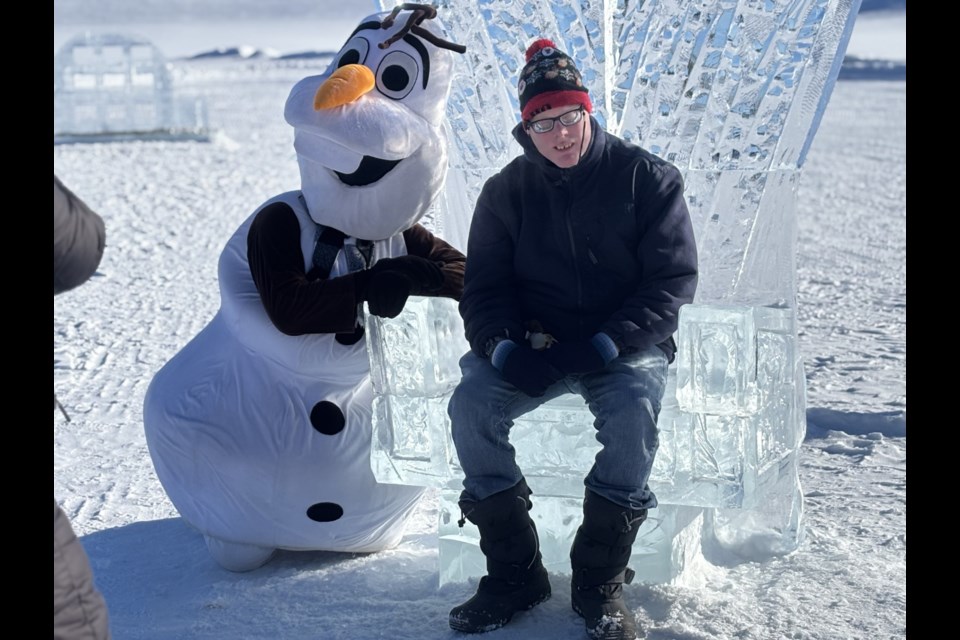 Many visitors took the time to take pictures with Olaf.