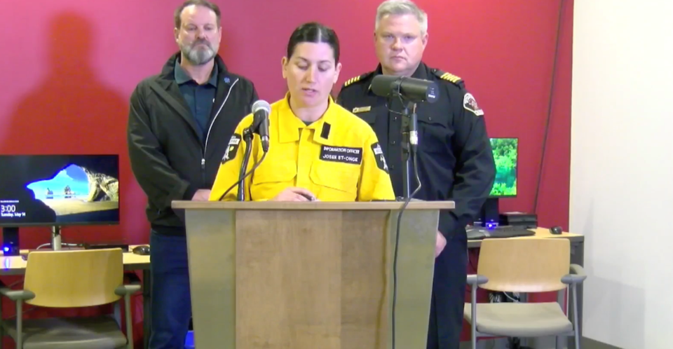 fort-mcmurray-evacuation-live-update