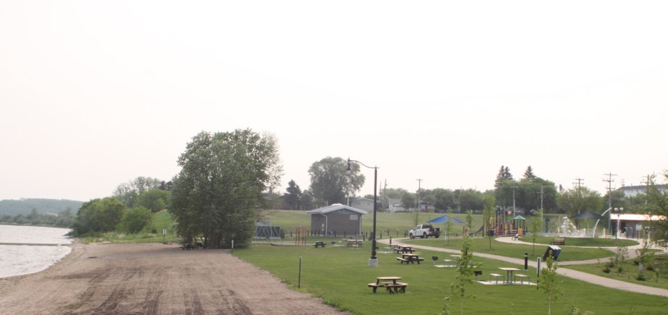 hazy-smoke-mcarthur-park-may-30-2025