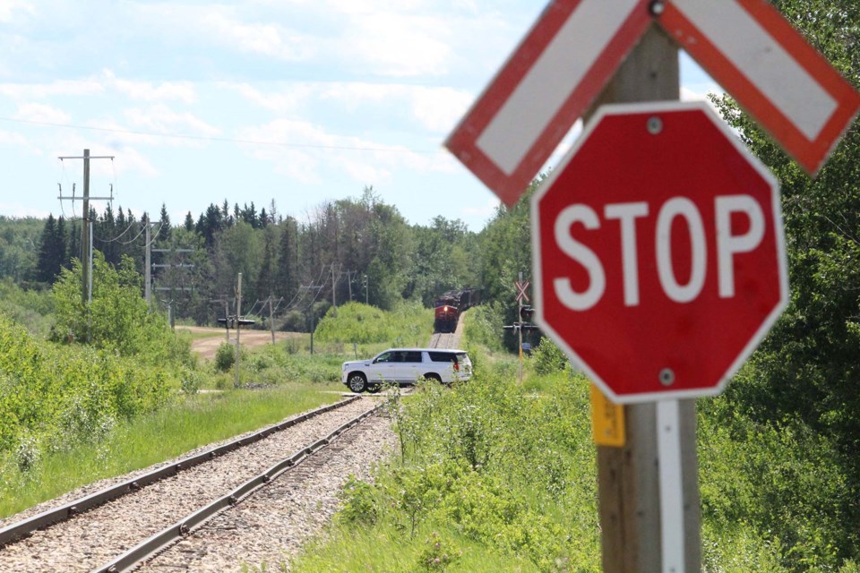 1traincrossing stand