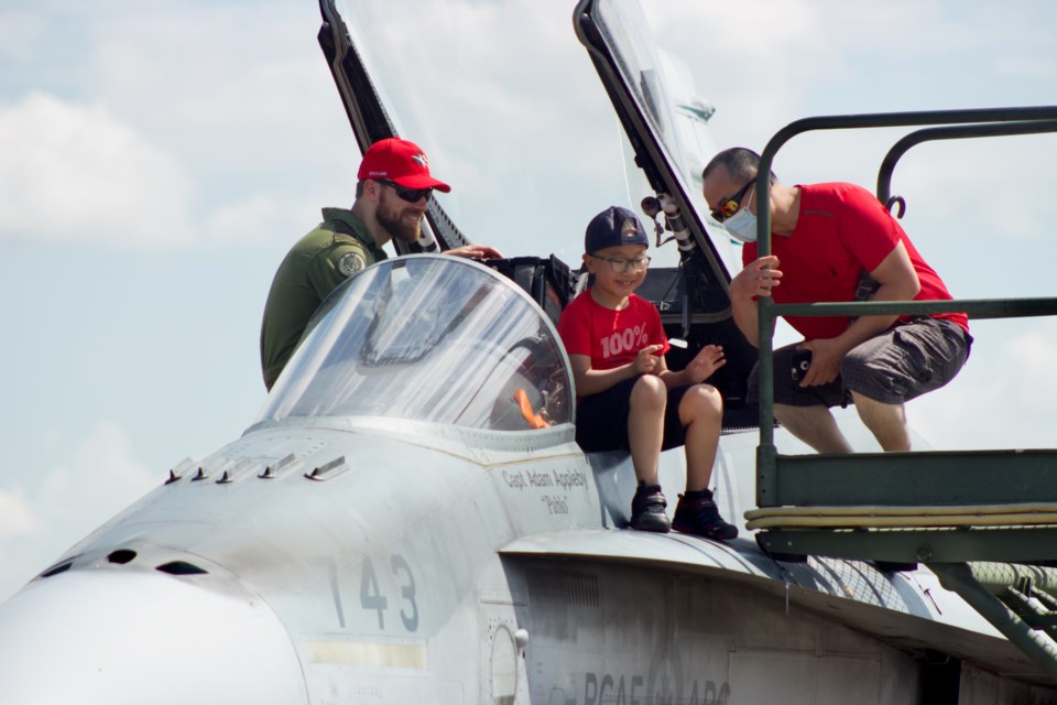 Transport airplanes and dozens of fighter jets from the Royal Canadian Air Force (RCAF) and the US Air Force (USAF) were showcased over the weekend at the 2022 Cold Lake Air Show. Captains and pilots demonstrated the inner workings of military aviation to thousands of attendees during the week.
