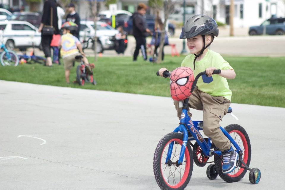 Recently, Lac La Biche County’s Enforcement Services department and Family and Community Support Services (FCSS) held a Bike Rodeo to kick off the outdoor season. Over 350 youth and families in attended to not only have fun, but learn how to navigate safely on bikes during the summer months.