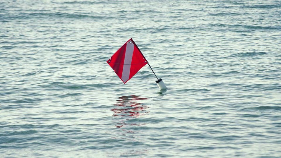 diver-down-flag-water-feature