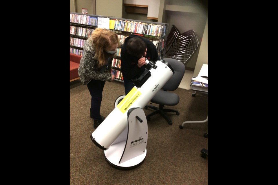 Library card holders are now able to checkout a Classic 200P Dobsonian telescope from the Bonnyville Municipal Library. 