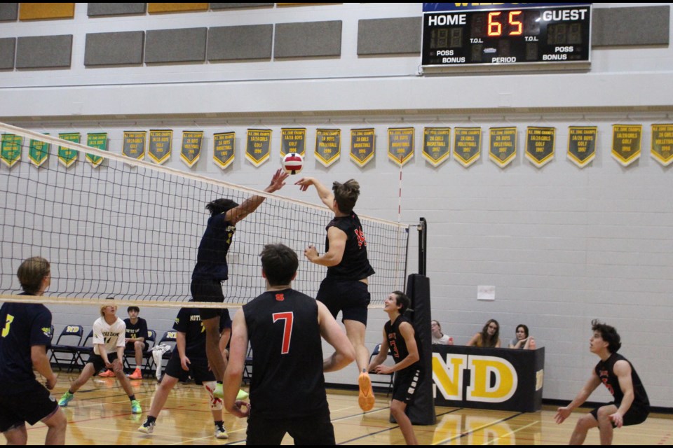 The École Notre Dame senior boys volleyball team battled back and forth against there the St. Paul Regional High School Saints. The final result of the exhibition game resulted in the Saints winning three of the five sets.