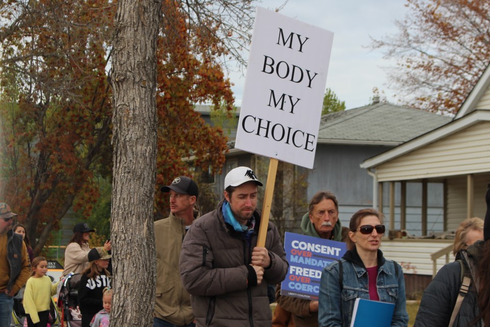 On Saturday, more than 450 people gathered in the Town of Bonnyville to march down Main Street and around the town’s municipal building in protest to requirements being implemented at several workplaces mandating employees be vaccinated against COVID-19. 