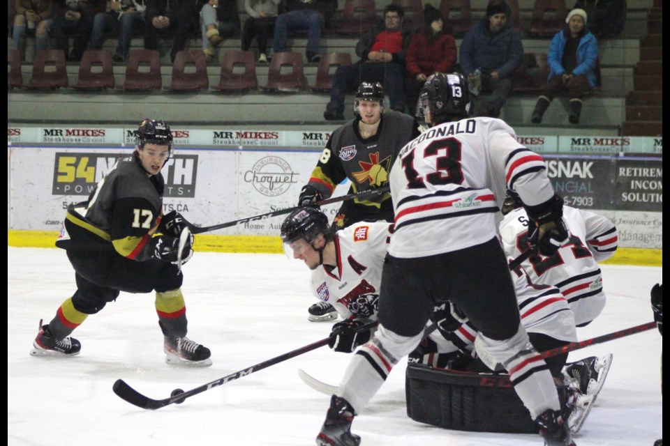 On Saturday night in the R.J. Lalonde Arena, the Pontiacs lost 5-3 against the Wolverines.