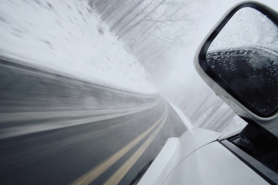 carsnowyroadhc1401_source