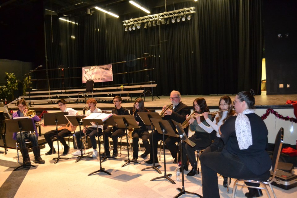 École du Sommet’s new senior high band, made up of Jayden Pulleyblank, Loick Béland, Mathias Poulin, Solene Béland, Sydney Proulx, Oriane Béland and Raiden VanBrabant were joined by Elk Point Community Choir director Udo Mueller and EDS music teacher Kelsey Taylor for their delightful performance at the Community Choir Christmas Concert.