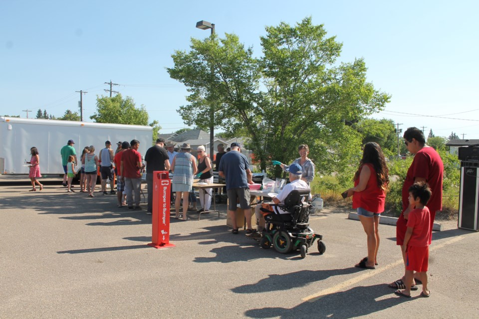 With no plans for Canada Day in place due to the 15-month series of COVID-19 regulations, Glenn and Shirley Harms of Lakeland Realty rallied the troops at the last minute and continued Elk Point’s longstanding July 1 tradition by hosting a much-enjoyed pancake breakfast for 500-plus visitors.