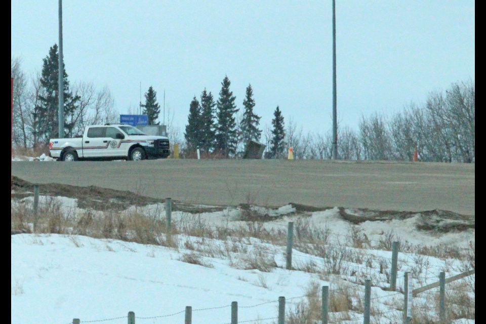 A Commercial Vehicle Inspection unit vehicle sits near the entrance to Lakeland Provincial Park on Highway 881. The province is exploring plans to give provincial peace officers more responsibilities to tackle rural crime.        Image Rob McKinley