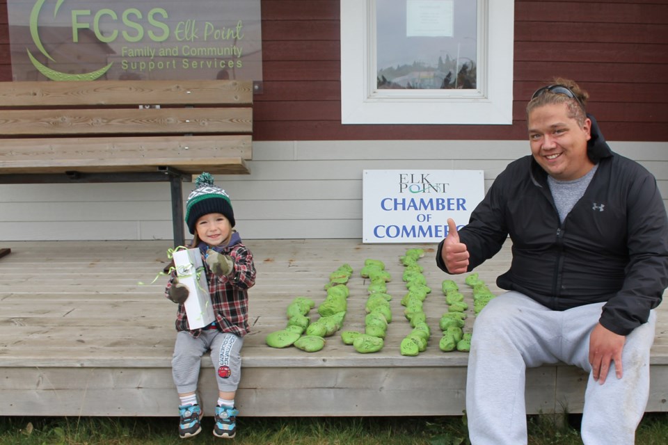 It’s two thumbs up for Dawson Swedgan and dad Bradley, whose whopping 280 points won them the first prize iPad in the Elk Point division of the County of St. Paul and Elk Point FCSS ‘You Rock!’ contest.