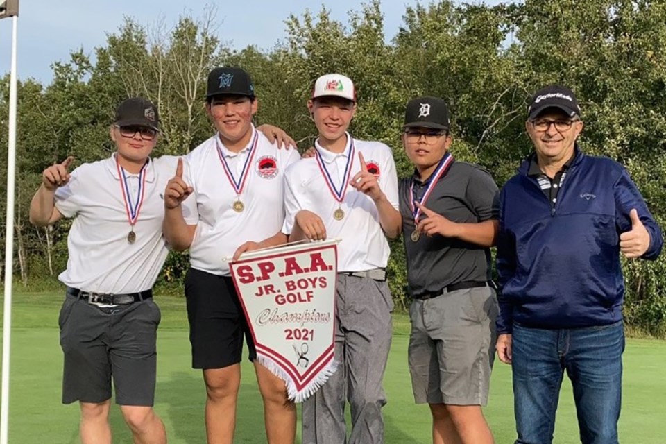 The Glen Avon School boys' golf team is pictured. 