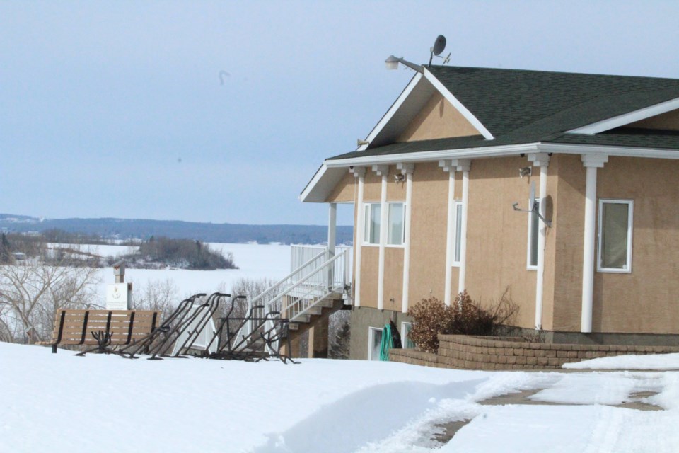 Snow that surrounded the Lac La Biche golf course's clubhouse isn't the only thing that has thawed in less than two weeks — so has the province's desire to freeze the season due to COVID. 
