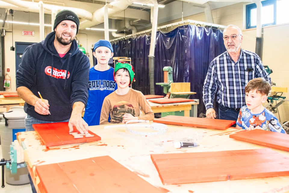 On Dec. 19, École du Sommet students spend time with families and each other to build crafts.